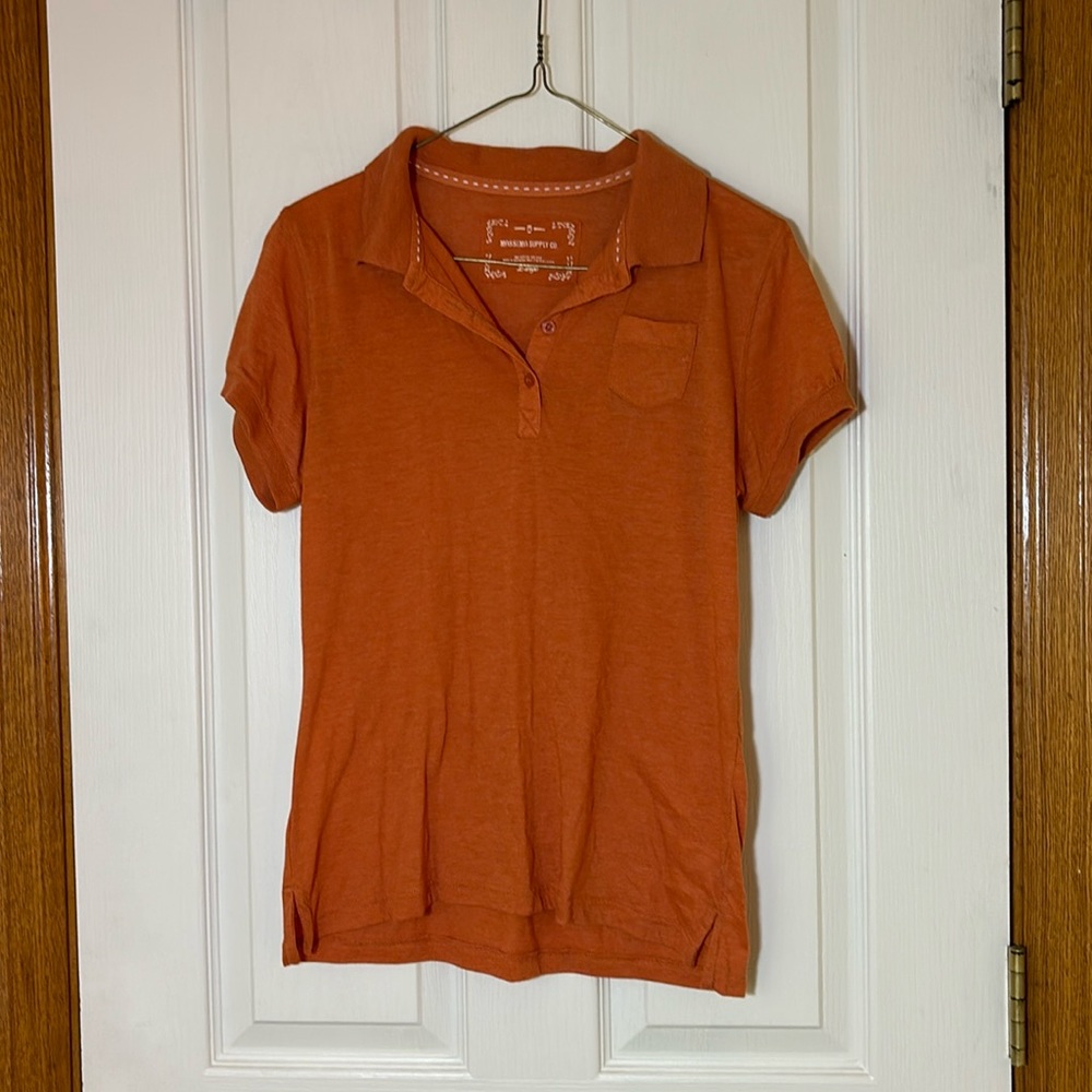 Orange polo T-shirt, short sleeve with collar and front pocket, size L